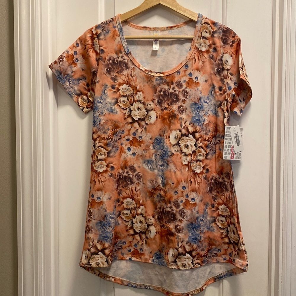 NWT Lularoe classic T size S